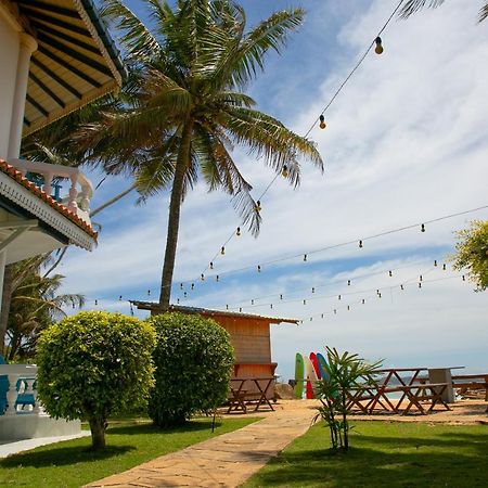 Alma Beach Hotel Weligama Exterior foto